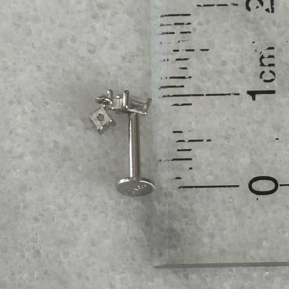 Sterling Silver Crystal Dangle Cartilage Earring
Brand New - Picture 2 of 4